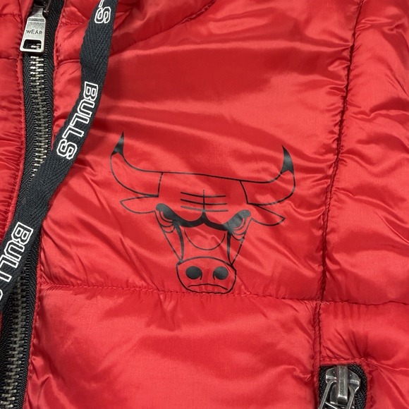 Wear by Erin Andrews Women's Small NBA Chicago Bulls Hooded Puffer Vest Red‎ New - Picture 8 of 10